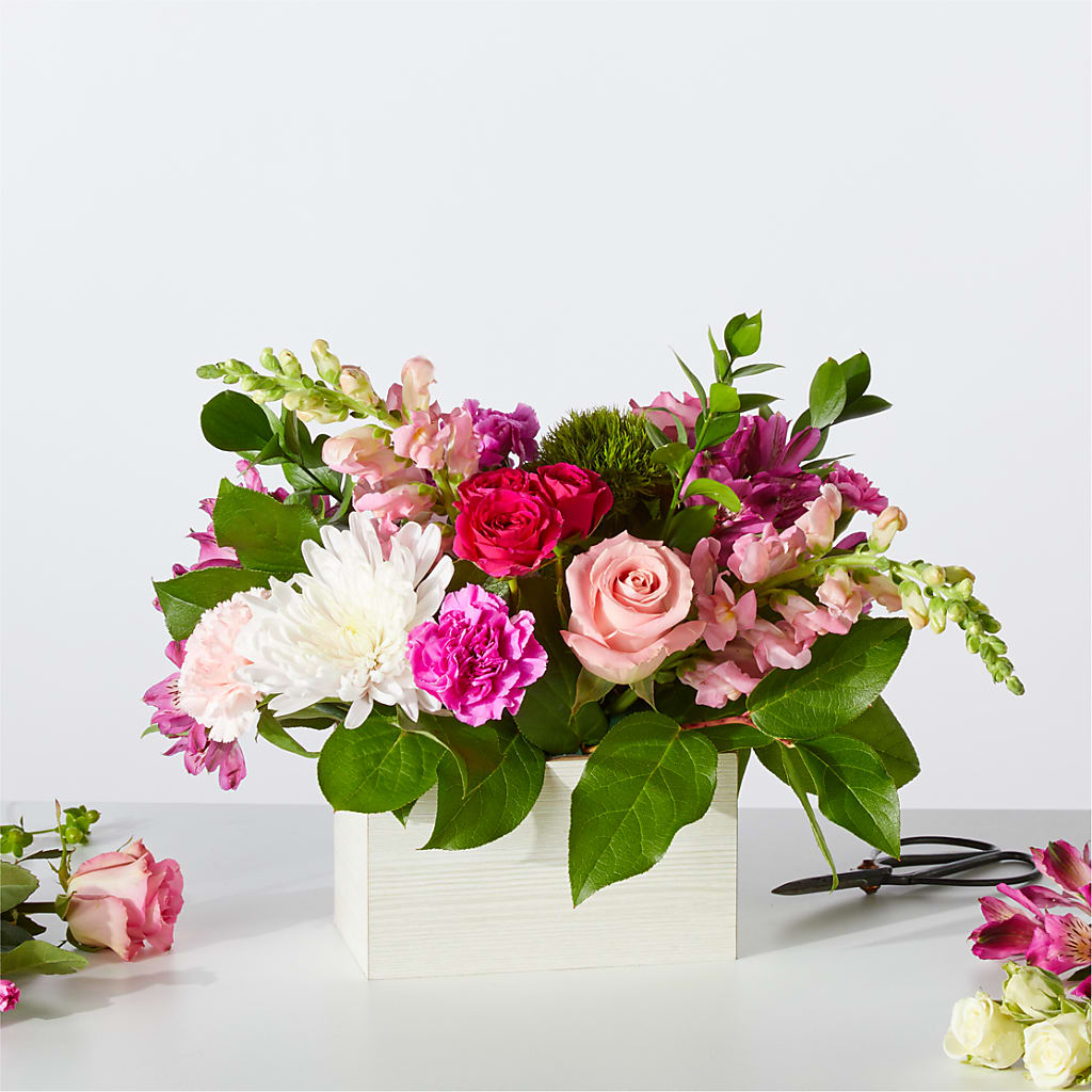 Sweetberry Box – A Florist Original – HALL'S GIFT AND TREASURES FLORAL DESIGN, Vicksburg MS