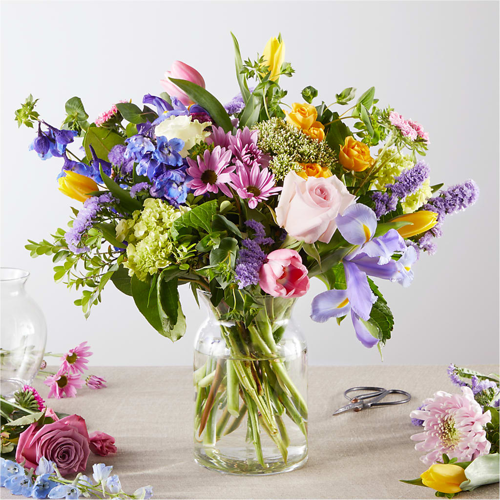 Spring Tradition - A Florist Original – HALL'S GIFT AND TREASURES FLORAL DESIGN, Vicksburg MS