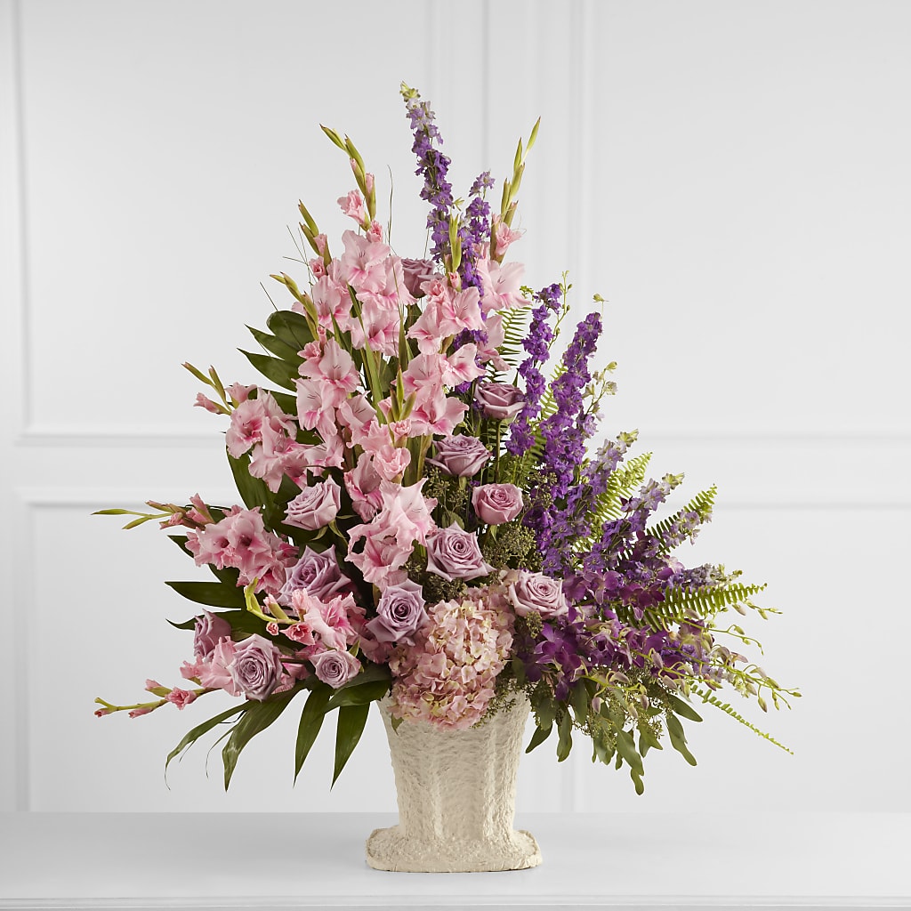Flowing Garden Arrangement – HALL'S GIFT AND TREASURES FLORAL DESIGN, Vicksburg MS