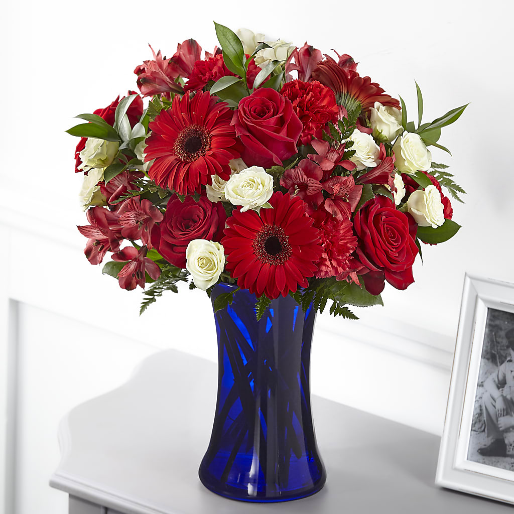 Hearts Embrace Bouquet – HALL'S GIFT AND TREASURES FLORAL DESIGN, Vicksburg MS