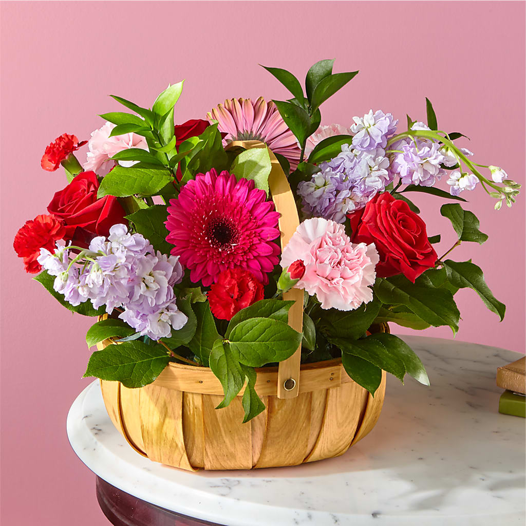Pink Picnic Basket – HALL'S GIFT AND TREASURES FLORAL DESIGN, Vicksburg MS