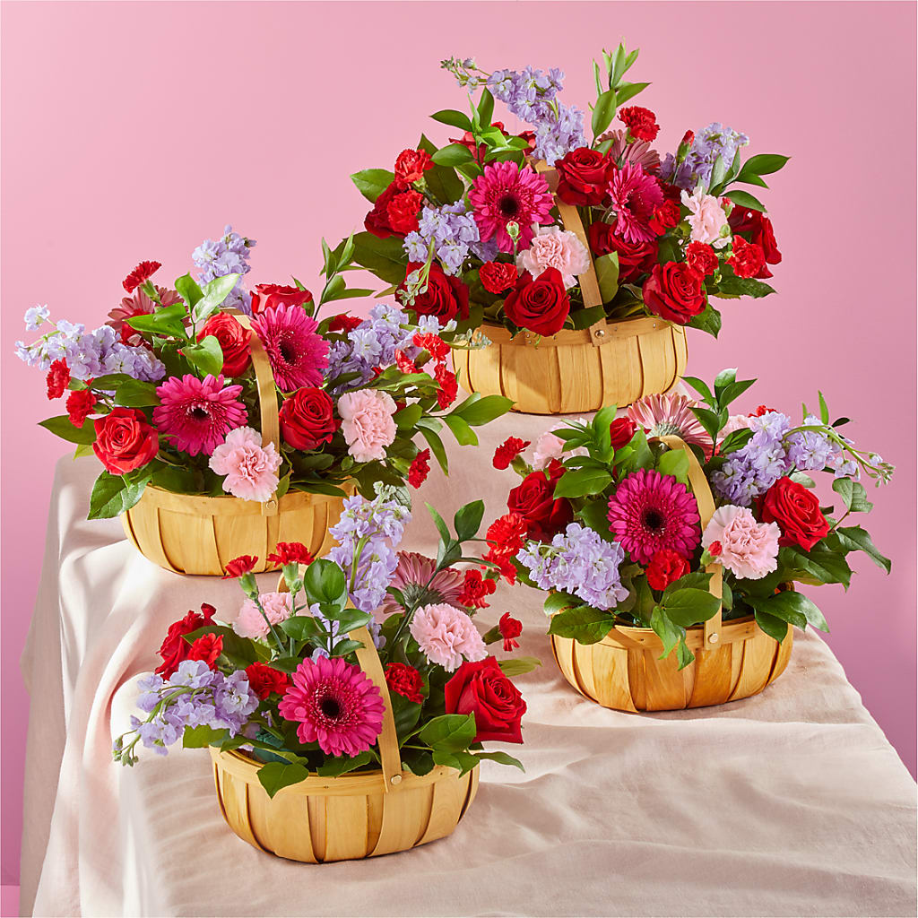 Pink Picnic Basket – HALL'S GIFT AND TREASURES FLORAL DESIGN, Vicksburg MS
