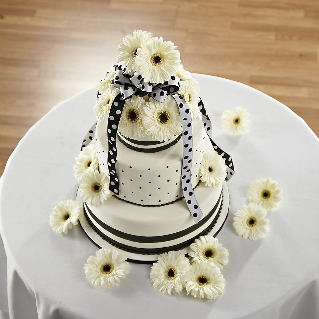 Simple Sophistication Cake Décor – HALL'S GIFT AND TREASURES FLORAL DESIGN, Vicksburg MS
