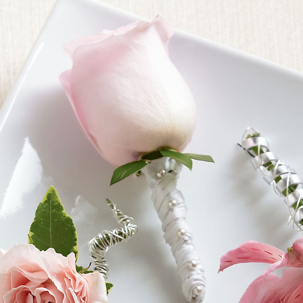 Pink Rose Boutonniere – HALL'S GIFT AND TREASURES FLORAL DESIGN, Vicksburg MS