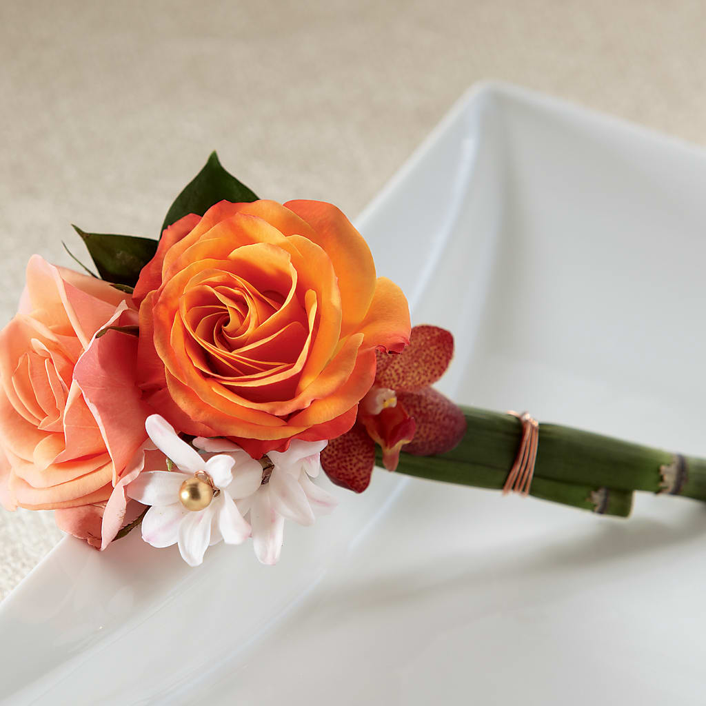 Sunset Dream Boutonniere – HALL'S GIFT AND TREASURES FLORAL DESIGN, Vicksburg MS