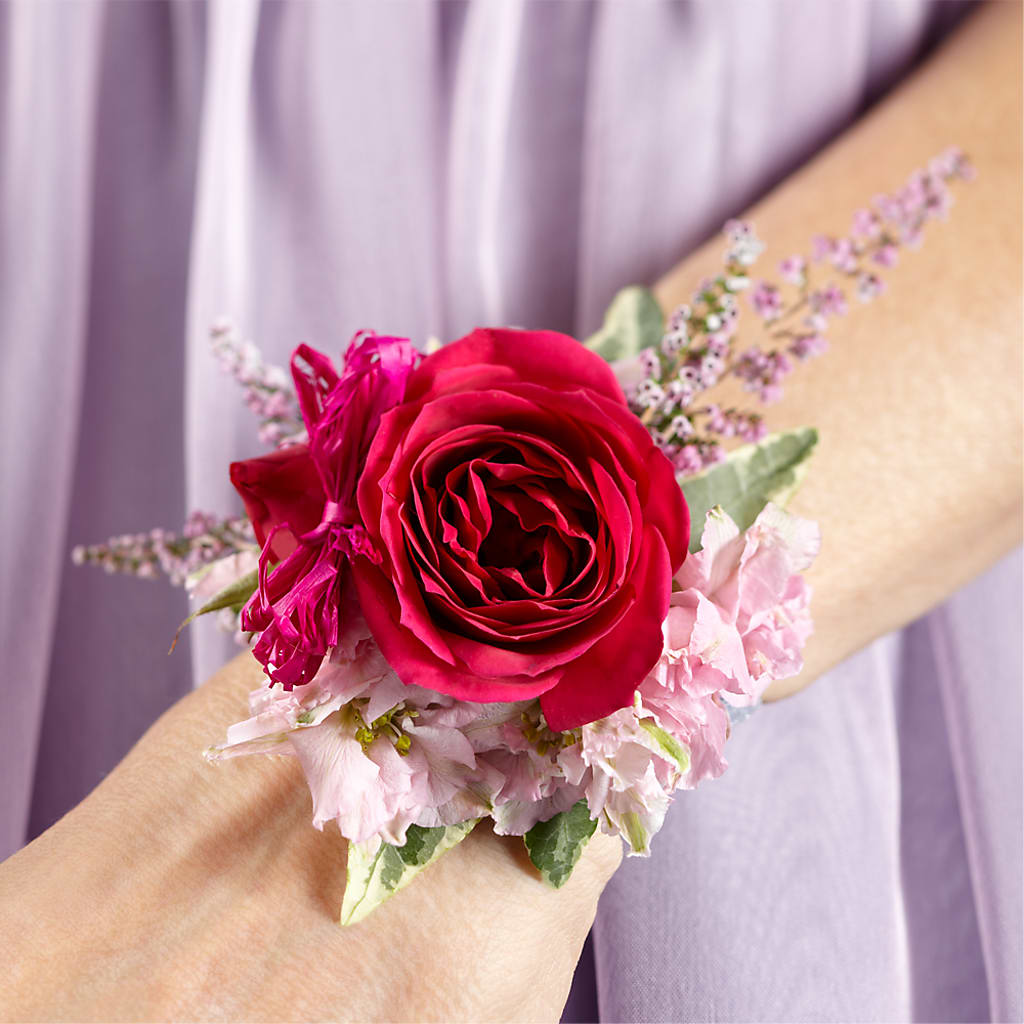 Rose Charm Corsage – HALL'S GIFT AND TREASURES FLORAL DESIGN, Vicksburg MS