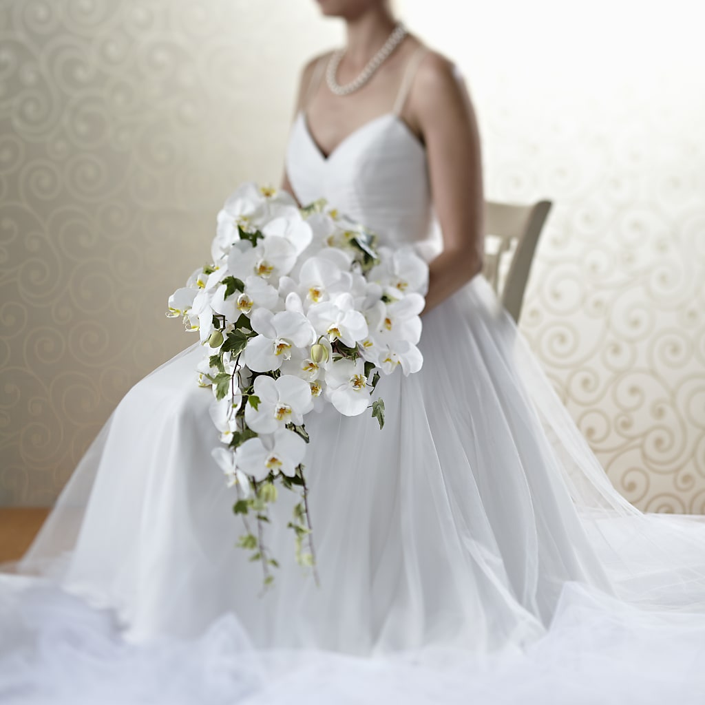 Classic White Bouquet – HALL'S GIFT AND TREASURES FLORAL DESIGN, Vicksburg MS