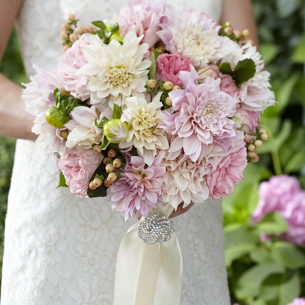 Heart's Promise Bouquet – HALL'S GIFT AND TREASURES FLORAL DESIGN, Vicksburg MS