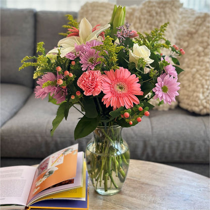 Spring Tradition - A Florist Original – HALL'S GIFT AND TREASURES FLORAL DESIGN, Vicksburg MS