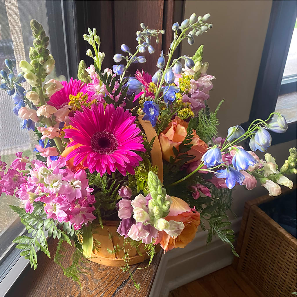 Garden of Life Basket – HALL'S GIFT AND TREASURES FLORAL DESIGN, Vicksburg MS