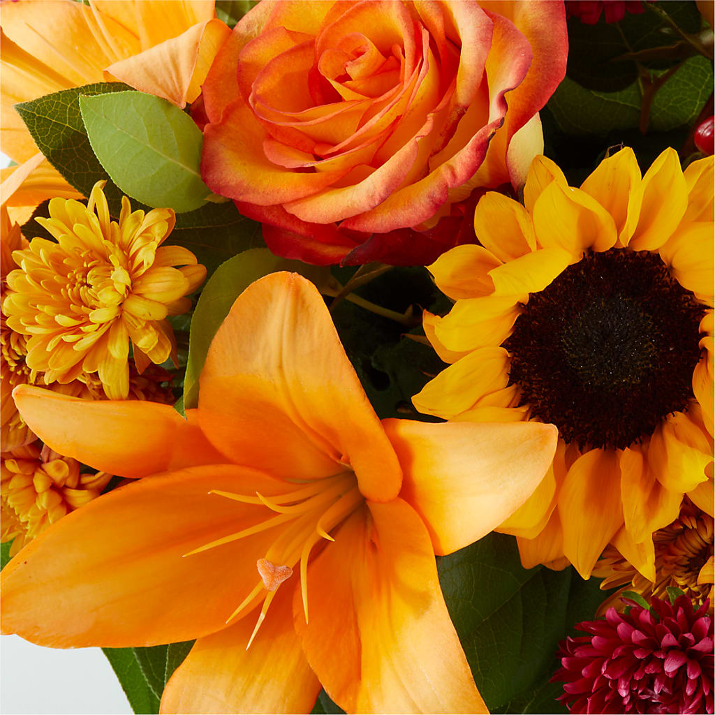 Grateful Centerpiece – HALL'S GIFT AND TREASURES FLORAL DESIGN, Vicksburg MS