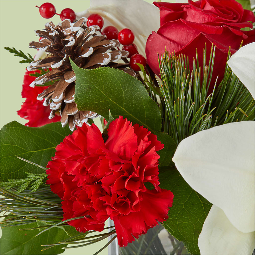 Glistening Icicles Bouquet – HALL'S GIFT AND TREASURES FLORAL DESIGN, Vicksburg MS