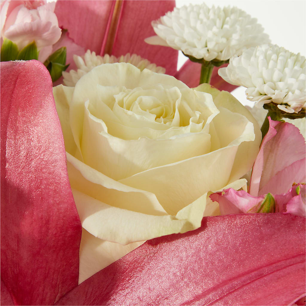 Piece of Cake Bouquet – HALL'S GIFT AND TREASURES FLORAL DESIGN, Vicksburg MS