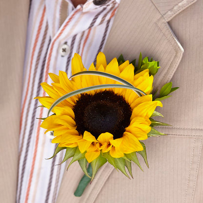 Free Spirit Boutonniere – HALL'S GIFT AND TREASURES FLORAL DESIGN, Vicksburg MS